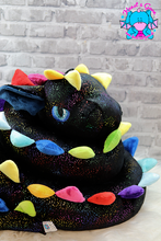 Lade das Bild in den Galerie-Viewer, Bettdrache Poldi Glamour - kunst&garn