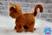 Lade das Bild in den Galerie-Viewer, Katze Minka SMALL - kunst&garn