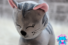 Lade das Bild in den Galerie-Viewer, Katze Minka BIG - kunst&garn