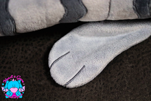 Lade das Bild in den Galerie-Viewer, Bettkatze Bastet - kunst&garn