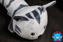 Lade das Bild in den Galerie-Viewer, Bettkatze Bastet - kunst&garn