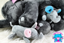 Lade das Bild in den Galerie-Viewer, Elefant Nora einzeln oder mit Babys - kunst&garn