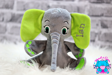 Lade das Bild in den Galerie-Viewer, Kuschelelefant - kunst&garn