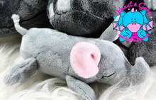 Lade das Bild in den Galerie-Viewer, Babyelefant - kunst&garn