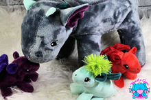 Lade das Bild in den Galerie-Viewer, Drache Maya einzeln oder mit Babys - kunst&garn