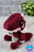 Lade das Bild in den Galerie-Viewer, Kuscheldino Rexi - kunst&garn