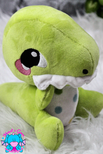 Lade das Bild in den Galerie-Viewer, Kuscheldino Rexi - kunst&garn