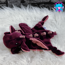 Lade das Bild in den Galerie-Viewer, Kuscheltuch/Schnuffeltuch "Lotta"  in darkplum/traube/altrosa
