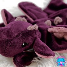Lade das Bild in den Galerie-Viewer, Kuscheltuch/Schnuffeltuch "Lotta"  in darkplum/traube/altrosa
